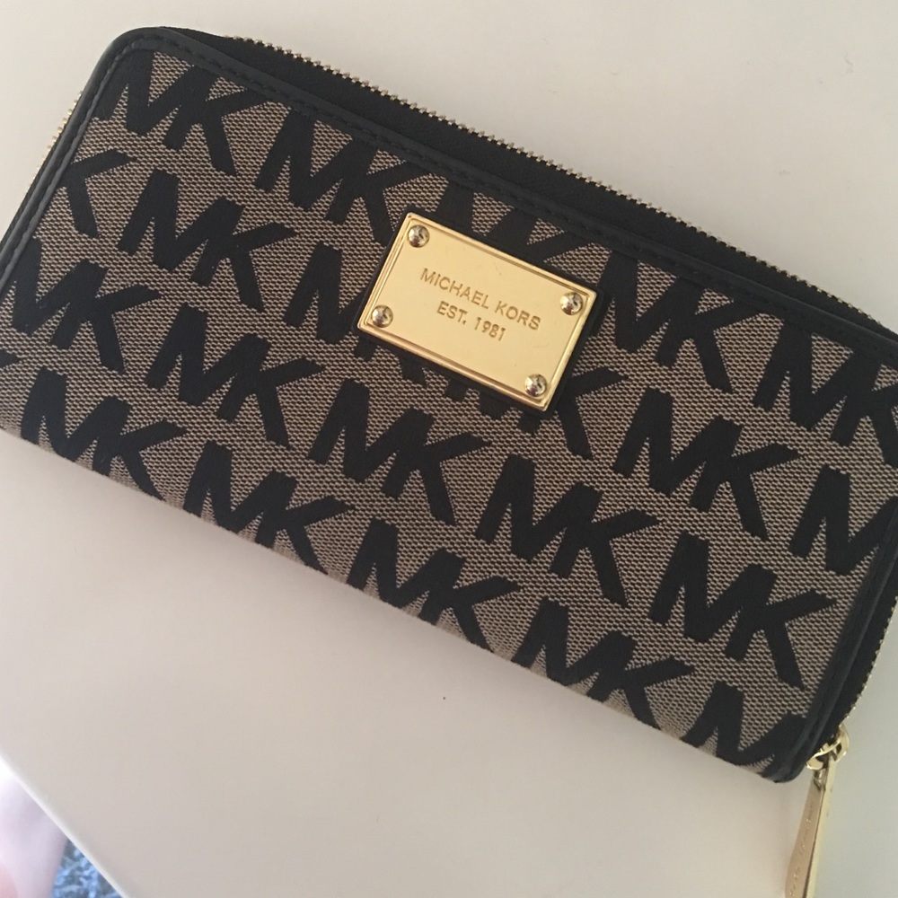 Micheal kors wallet